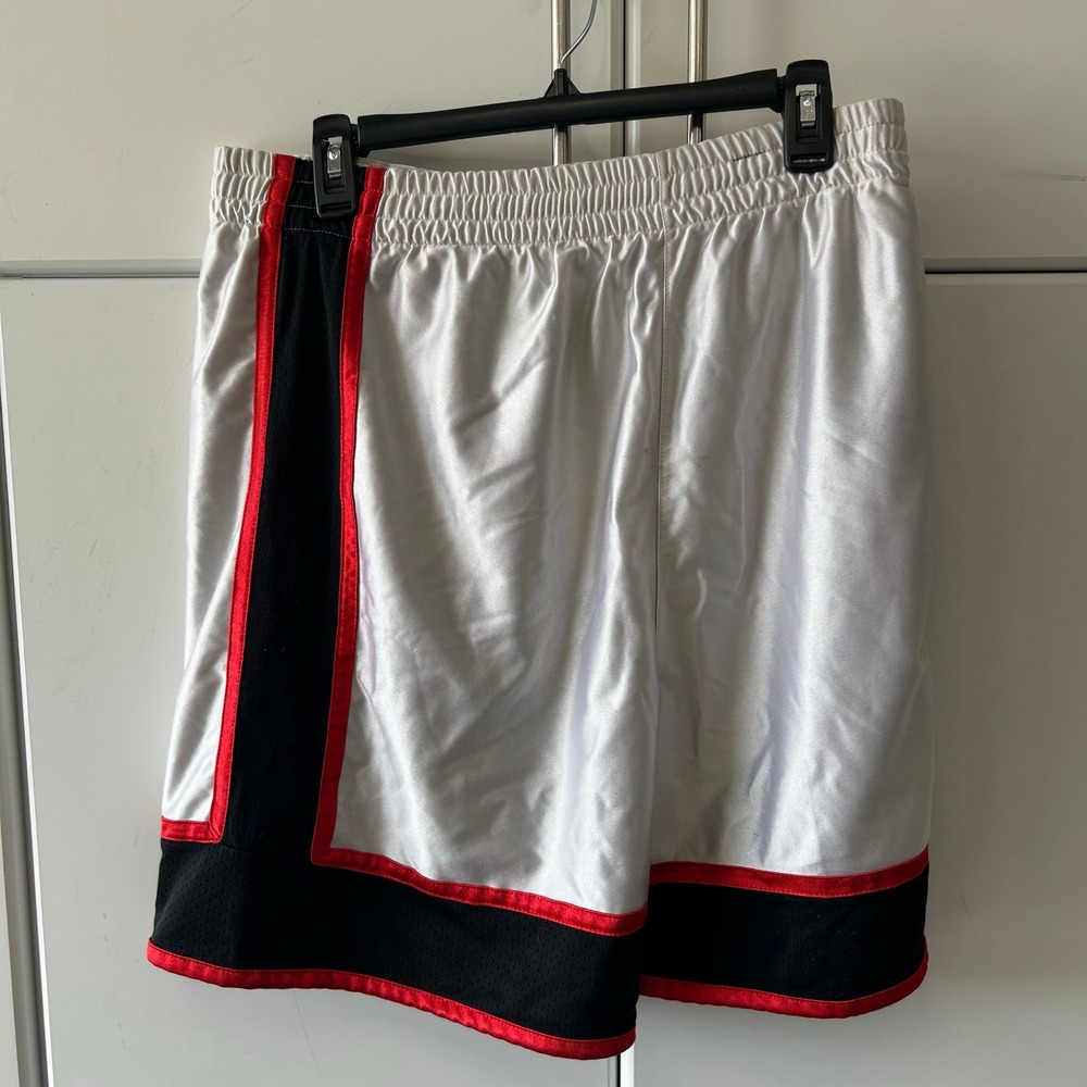 Starter Basketball Shorts White Black Red Trim Mens Waist 31